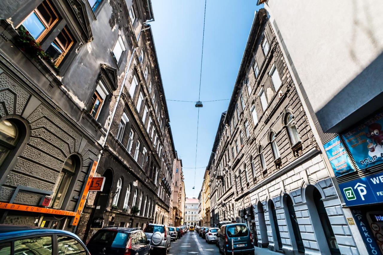 Cosy Studios In The Heart Of The City 布达佩斯 外观 照片